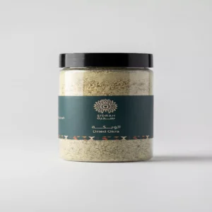 برطمان ويكة سودانية مسحونة ناعمة من سدرة بجانب طبق تقديم فخاري تقليدي.